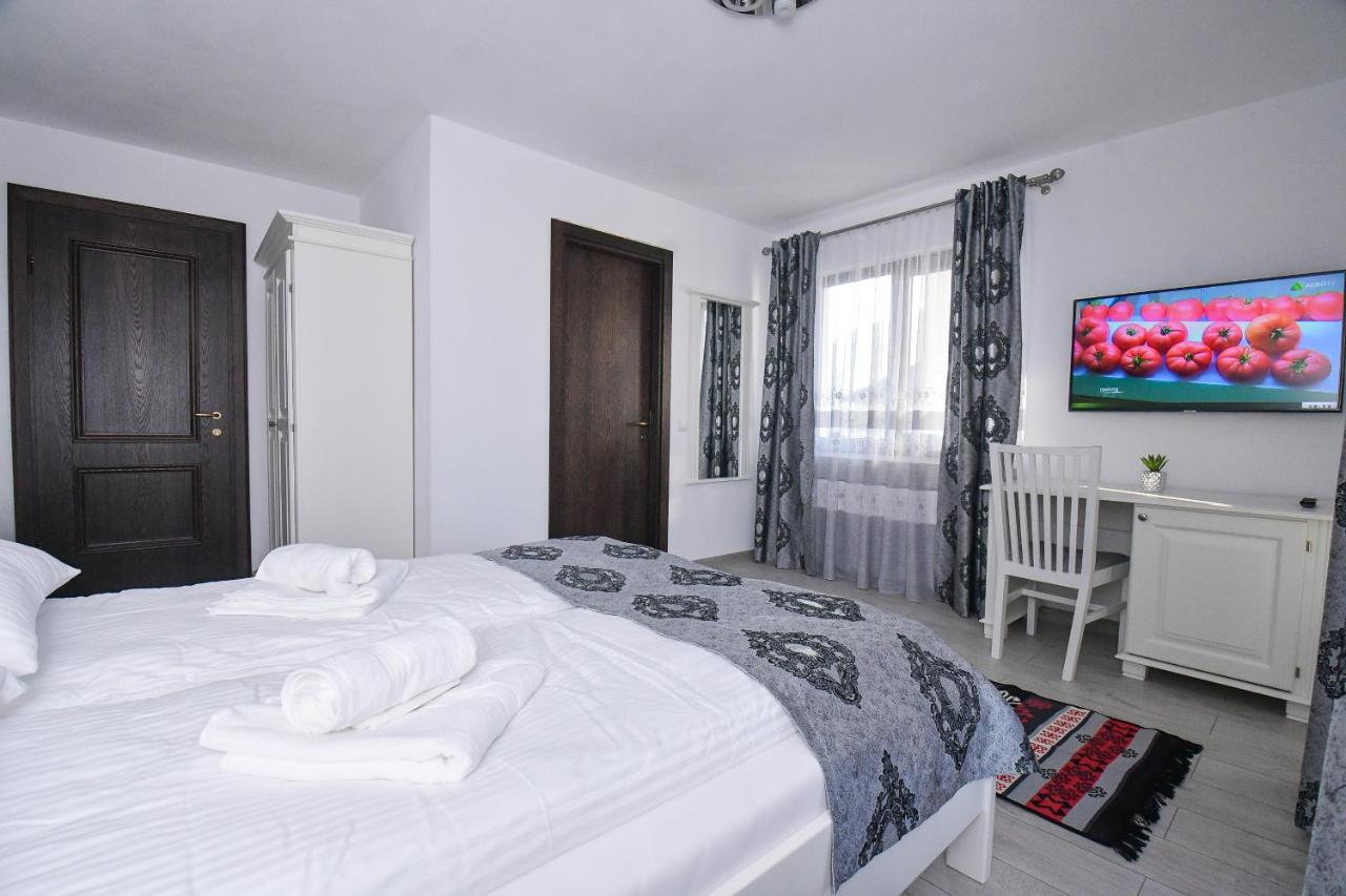 Casa Alexandru - Locul In Care Te Simti Acasa Hotell Viseu de Jos Exteriör bild