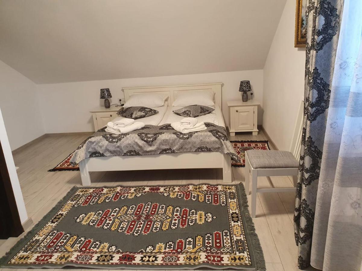 Casa Alexandru - Locul In Care Te Simti Acasa Hotell Viseu de Jos Exteriör bild