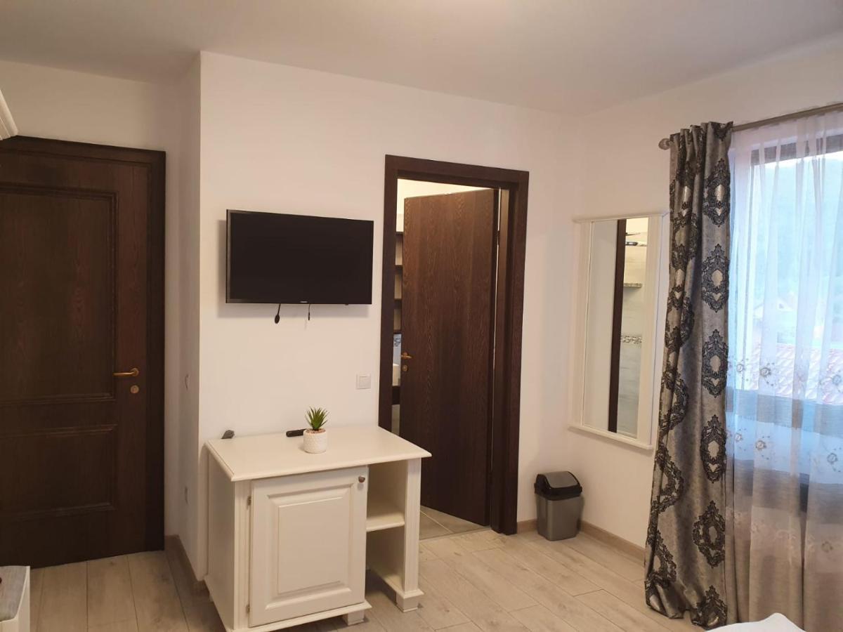 Casa Alexandru - Locul In Care Te Simti Acasa Hotell Viseu de Jos Exteriör bild