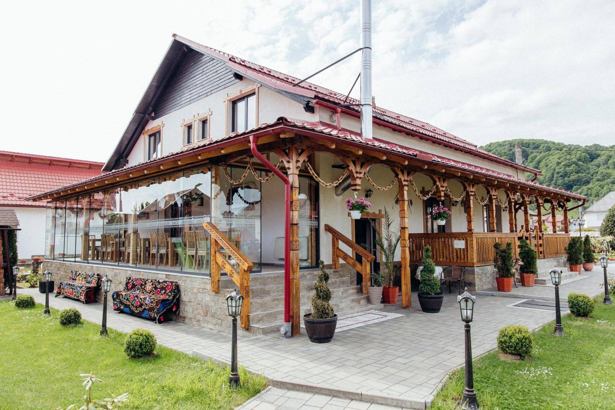 Casa Alexandru - Locul In Care Te Simti Acasa Hotell Viseu de Jos Exteriör bild